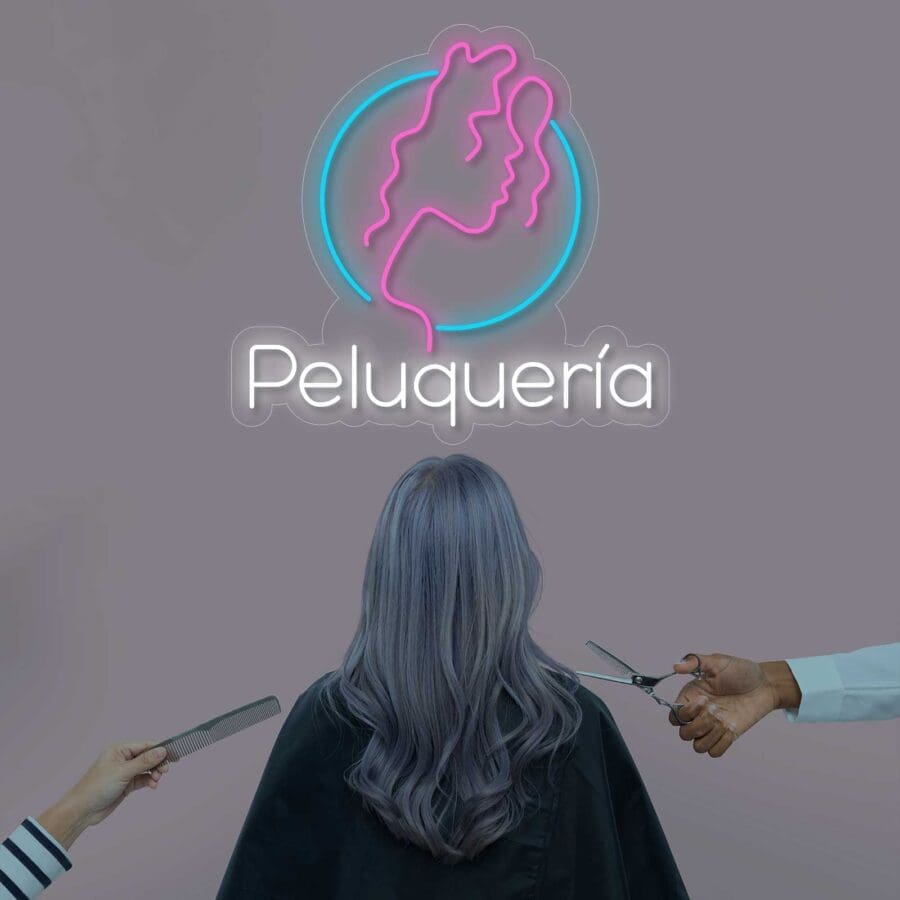 Una mujer con cabello de Neón Peluquería Mujer se corta el cabello con unas tijeras frente a un cartel que dice peluquería.