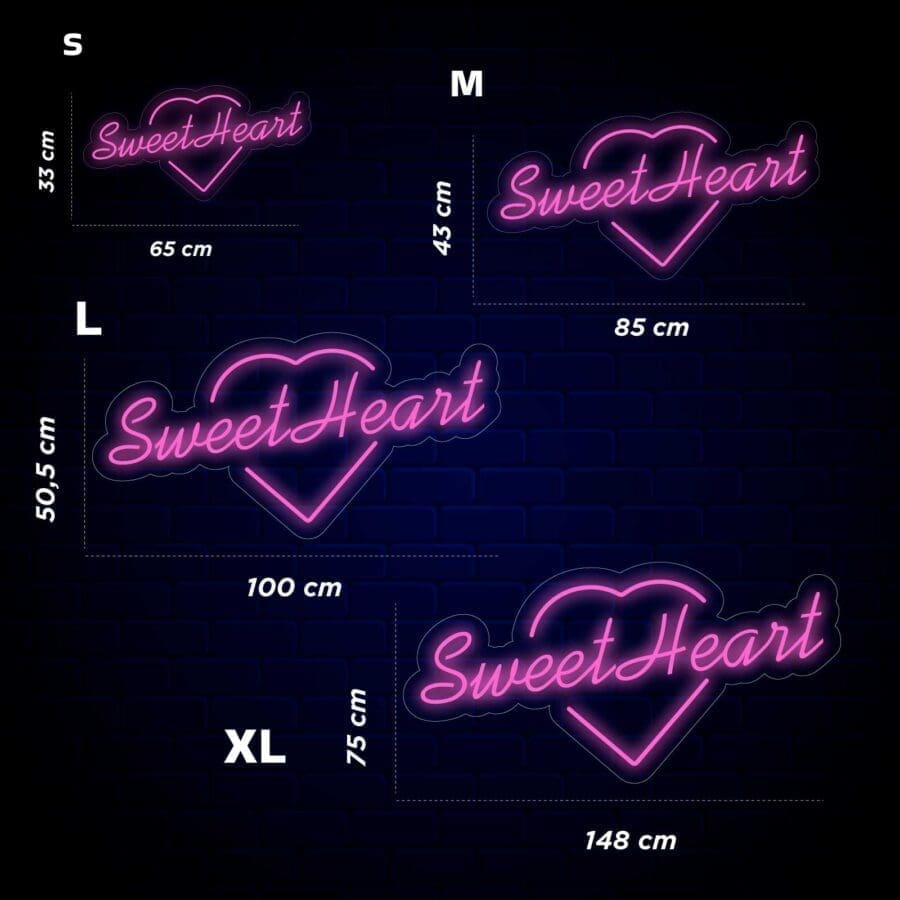 Un conjunto de **Neón Sweet Heart** con la palabra **sweetheart** en ellos.